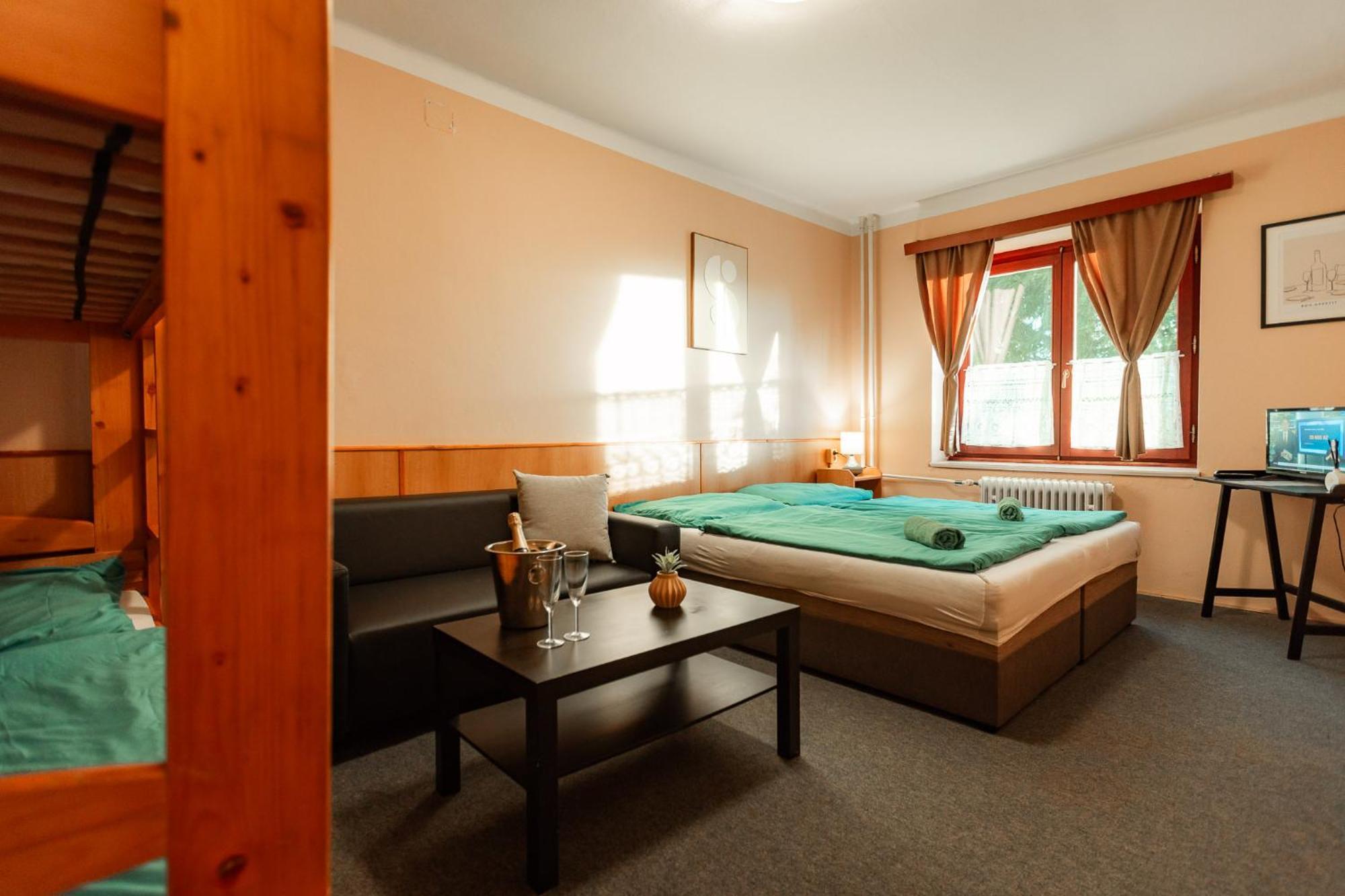 Hotel Rozkos Česká Skalice Værelse billede